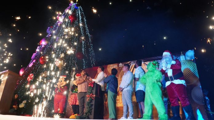 Se llevó a cabo el encendido del árbol de Navidad en el malecón de Puerto Vallarta