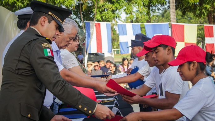 86 jóvenes liberan cartilla del Servicio Militar Nacional