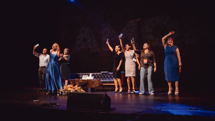 Conferencia de Adriana Macías recauda miles de pesos para fundación Andrea 3.21