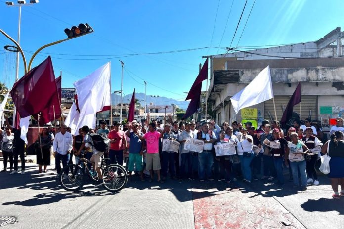 Integrantes de Morena realizan activación