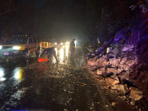 Derrumbe en crucero de Chacala genera alteraciones en la carretera federal 200