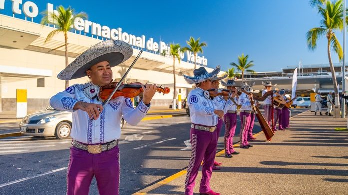 Recibimiento de los recién llegados para la Gala Puerto Vallarta 2024