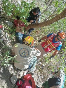Hombre rescatado tras caer en barranco en Hostotipaquillo