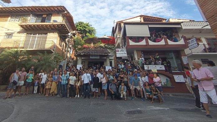 Al ritmo de mariachi protestan contra imposiciones extranjeras