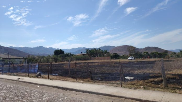 En Talpa de Allende un incendio es controlado