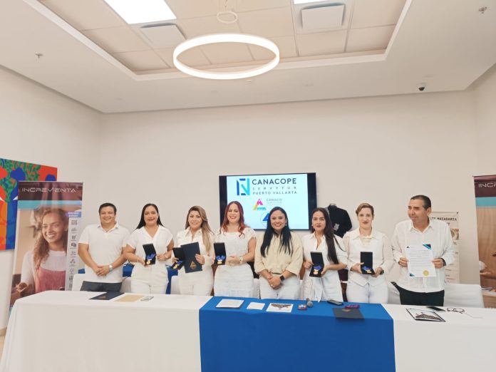 Lorena Beltrán de Canaco Servytur destaca a mujeres galardonadas en evento nacional