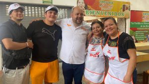 "El Mochilas" visita mercado Palmar de Aramara