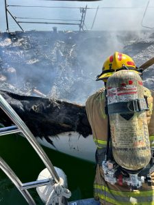 Incendio de embarcación en La Cruz de Huanacaxtle