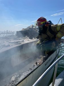 Incendio de embarcación en La Cruz de Huanacaxtle