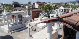 Autoridades preparan operativo en panteones de Puerto Vallarta para recibir visitantes en el Día de la Madre