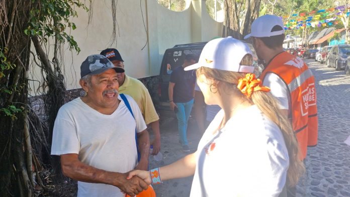 Yesica Zatarain visita El Nogalito y Mismaloya