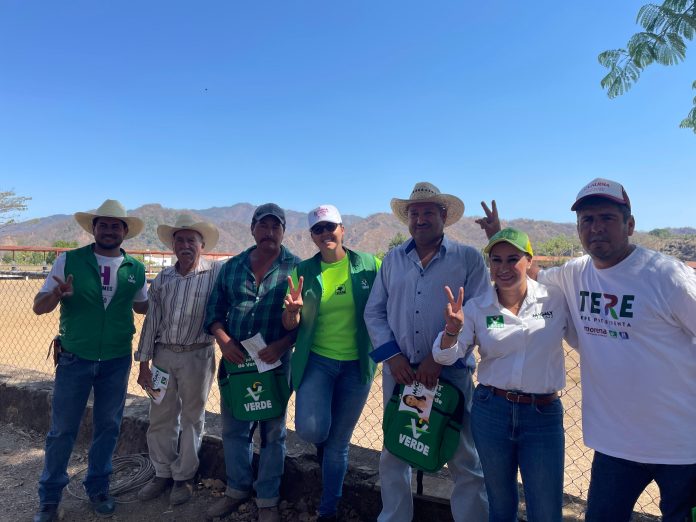 Magaly Fregoso y Tere Lepe, candidatas del PVEM respectivamente, visitan Estancia de Landeros, compartiendo compromisos con los habitantes