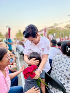 Chuyita López promete apoyo a madres solteras en Puerto Vallarta
