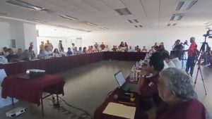 Puerto Vallarta enfrenta riesgos significativos por ciclones tropicales, protegiéndose con albergues temporales y medidas preventivas.