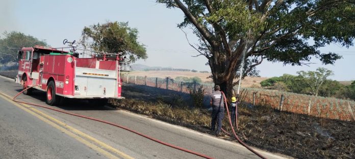 Autopista 68D reabierta al tráfico tras labores de protección civil, autoridades piden extremar precauciones