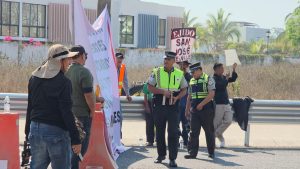 Ejidatarios bloquearon vía corta Vallarta en protesta por el impago de sus tierras. Exigen al gobierno federal el pago de una deuda de 2014