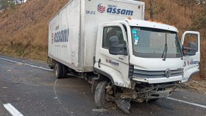 Al menos seis personas resultaron lesionadas tras un choque en la carretera Tepic-Guadalajara entre un autobús de pasajeros y camión de carga