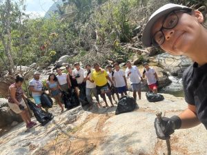 Vecinos de Mismaloya recogen más de 700 kilos de basura durante la limpieza por la conmemoración del Día del Medioambiente