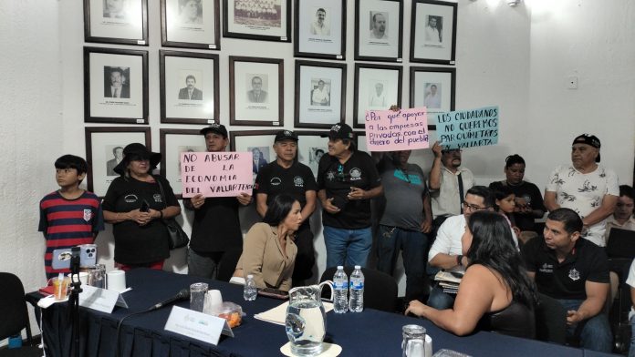 Ciudadanos de Vallarta se manifestaron contra la instalación de parquímetros en el centro; exigen alternativas como nuevos estacionamientos