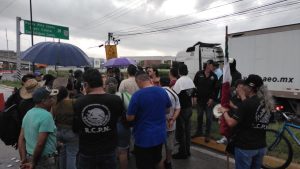 Reabren carretera Federal 200 tras bloqueo en Vallarta, después de casi siete horas de bloqueo tras llegar a un acuerdo con autoridades