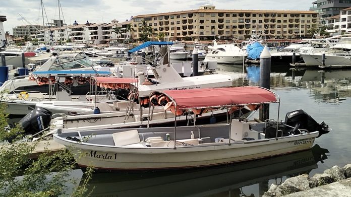 El puerto de Puerto Vallarta cerró la navegación a embarcaciones menores por el huracán Priscilla, ante los efectos del ciclón